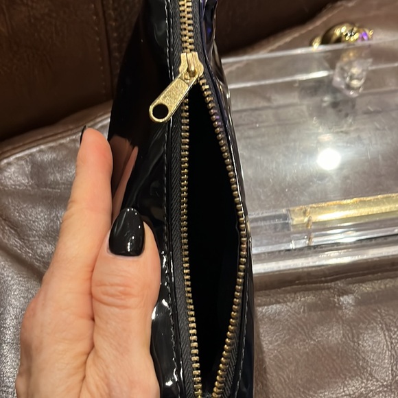 Ashlyn’d lucite clutch with interchangeable pouches - Picture 5 of 7